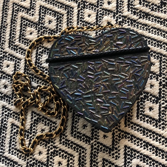 A funky statement crossbody - Picture 3 of 6